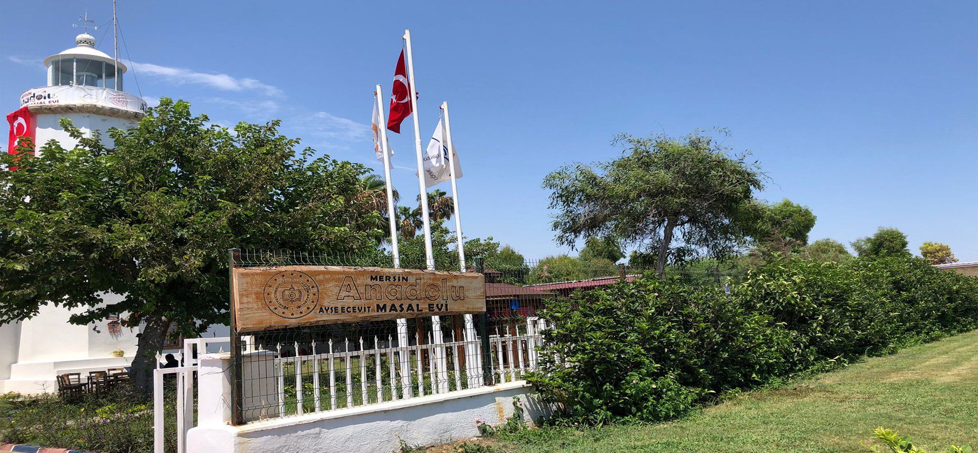 MERSİN'DEKİ TARİHİ DENİZ FENERİ ÖĞRENCİLERİN MASAL EVİ OLDU